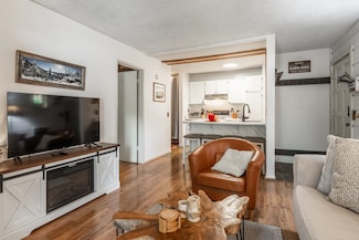 2499 Sierra Nevada Rd Unit R-2, Mammoth Lakes, CA 93546