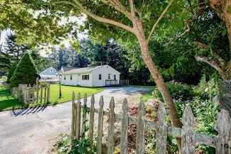 9 White Pine Ave, West Wareham, MA 02576