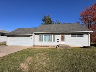 2106 42nd St NE, Cedar Rapids, IA 52402