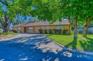 3712 N Saint Charles St, Warr Acres, OK 73122