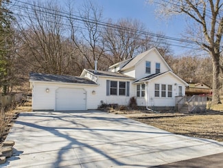 208 N 8th St, Henderson, MN 56044