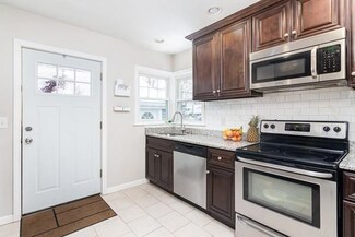 10 Cedarcrest Rd, Holbrook, MA 02343