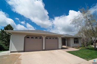 1017 N Savannah Dr, Sioux Falls, SD 57103