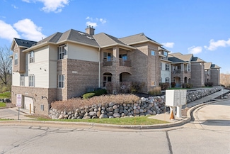 3101 W Drexel Ave Unit 220, Franklin, WI 53132