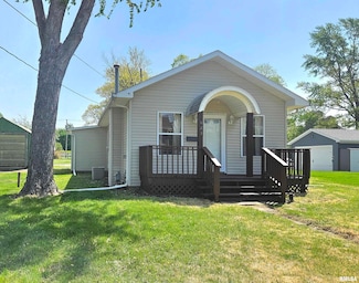 823 N Broadway St, Lewistown, IL 61542