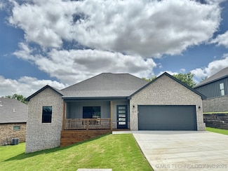 574 Woodlands Dr, Tahlequah, OK 74464