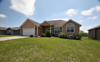 8745 SW 29th St, Topeka, KS 66614
