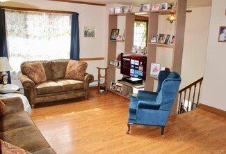 909 State Park Rd, Wind Gap, PA 18091