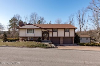 15 Pine Dr, Wyoming, PA 18644