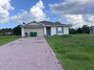 7045 Brazil Cir, Labelle, FL 33935
