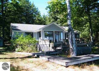 8750 N Dawn Haven Rd, North Port, MI 49670