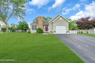 3 Chicago St, Tinton Falls, NJ 07712