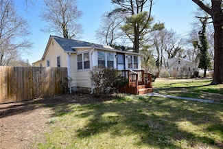 129 Locust Dr, Mastic Beach, NY 11951