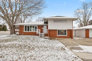 30631 Bayview Dr, Rockwood, MI 48173