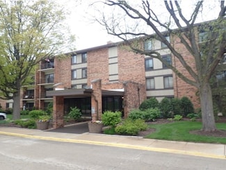 301 Lake Hinsdale Dr Unit 209, Willowbrook, IL 60527