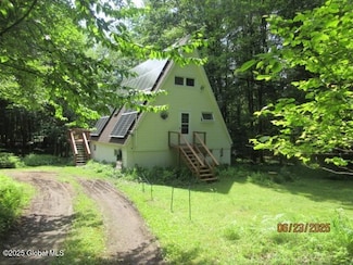 28 Pine St, Hadley, NY 12835