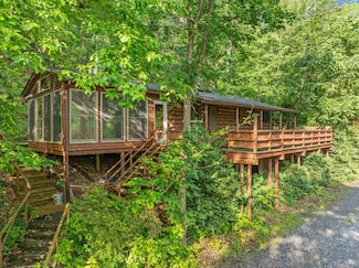 935 River Lodge Rd, Luray, VA 22835