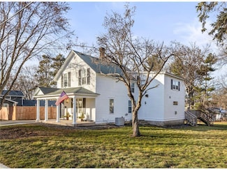 712 Anderson St W, Stillwater, MN 55082