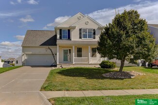 2111 S Mineral Dr, Papillion, NE 68046
