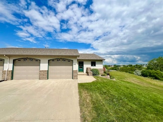 200 28th Ave SE, Minot, ND 58701