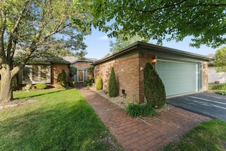 47 Glen Eagles Dr, Schererville, IN 46375