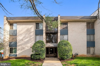 5572 Burnside Dr Unit 3, Rockville, MD 20853