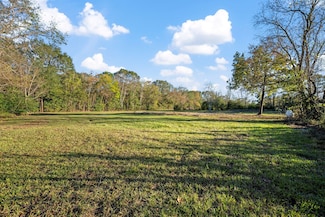 50 County Road 2051, Hull, TX 77564