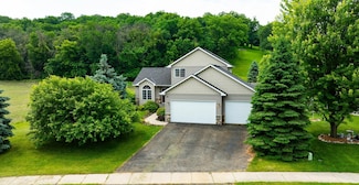 1205 E Orchard St, Belle Plaine, MN 56011