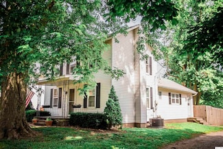 129 E High St, Mendon, IL 62351
