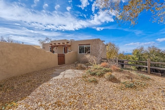 2070 Calle Contento, Santa Fe, NM 87505