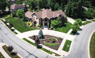 701 Quinlan Ct, Crown Point, IN 46307