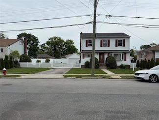488 Coolidge Ave, Rockville Centre, NY 11570