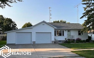 312 W Front St, Wayland, IA 52654