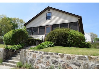 16 Arthur St, West Warwick, RI 02893