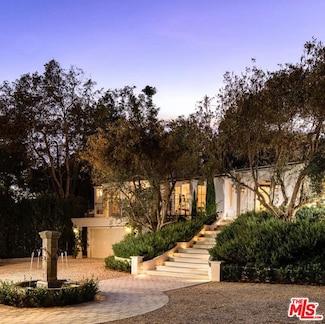 9161 Hazen Dr, Beverly Hills, CA 90210