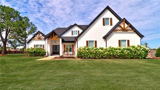4106 Rolling Meadows Dr, Rogers, AR 72756