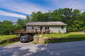 8520 Rextown Rd, Slatington, PA 18080