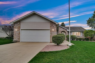 168 Summerhill Dr, Dyer, IN 46311
