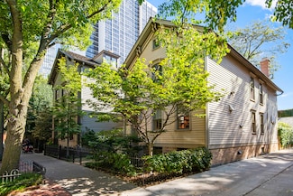 229 W Eugenie St, Chicago, IL 60614