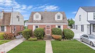 379 White Rd, Mineola, NY 11501
