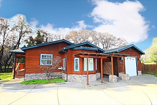 122 Foots Creek Rd, Gold Hill, OR 97525
