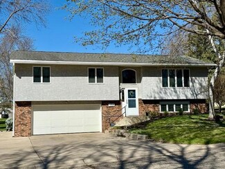 1304 10th St SE, Willmar, MN 56201