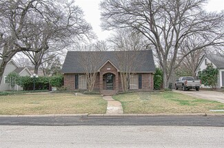 1005 W Avenue F, Garland, TX 75040