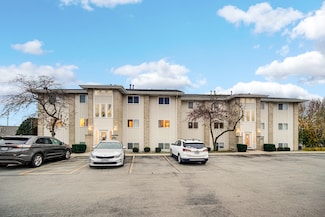 2034 Manico Ct Unit 200, Crest Hill, IL 60403