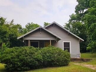 704 Spruce St, Teague, TX 75860