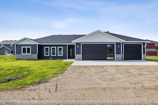 301 Pine Dr, Hankinson, ND 58041