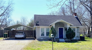 706 W Navasota St, Groesbeck, TX 76642