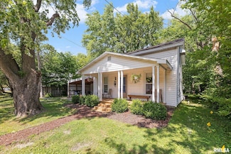 416 S Maple St, Salem, IL 62881