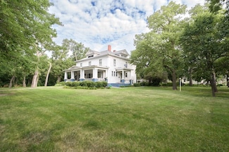 817 W 4th Ave, Red Cloud, NE 68970