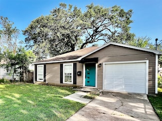 906 Eleanor St, Houston, TX 77009